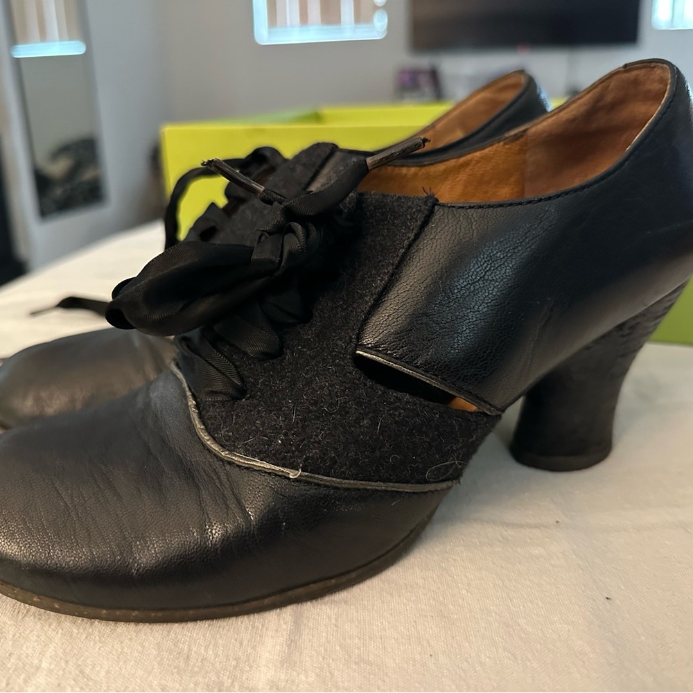 Naya Black Leather Heels